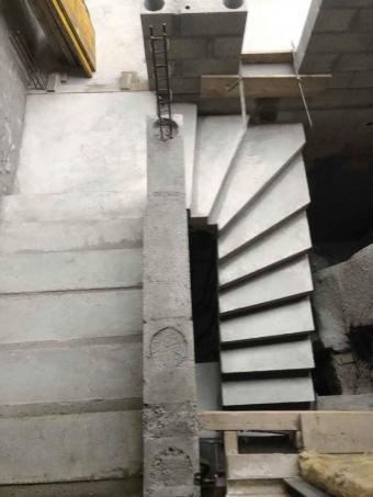 Création d'une cage d'escalier complète en béton