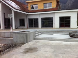 Aménagement extérieur, terrasse béton à Crolles