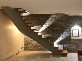 Escalier d'art en béton bouchardé, La Buissière